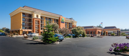 Holiday Inn Express At Monterey Bay Exterior