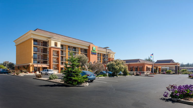 Holiday Inn Express At Monterey Bay Exterior