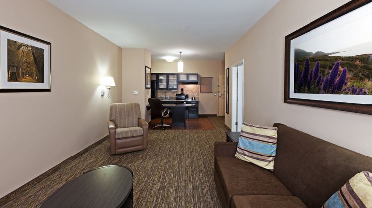 Candlewood Suites Western Crossing Room