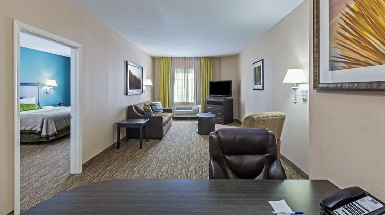 Candlewood Suites Western Crossing Suite
