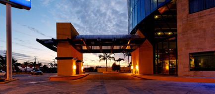 Holiday Inn Express Nuevo Laredo Exterior
