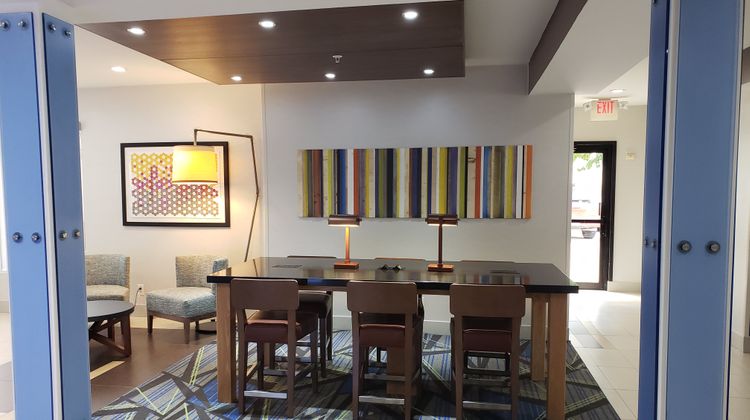 Holiday Inn Express Hotel & Suites Lobby
