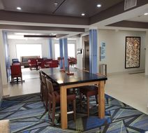 Holiday Inn Express Hotel & Suites Lobby