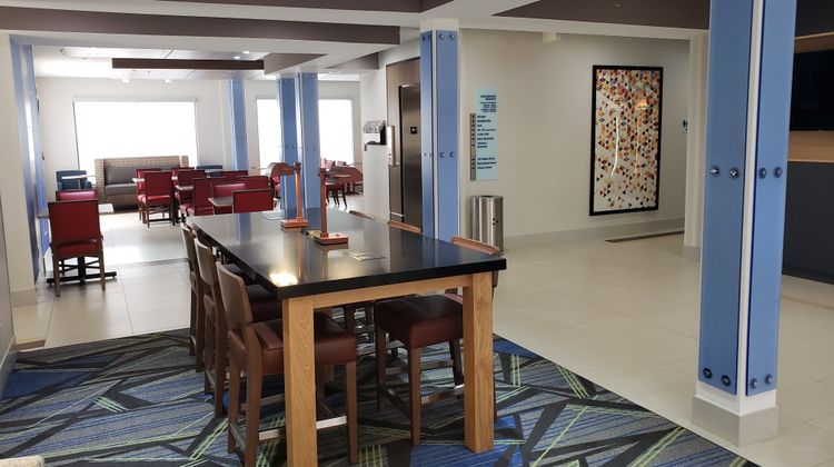 Holiday Inn Express Hotel & Suites Lobby
