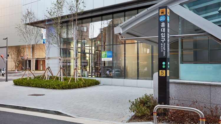 Holiday Inn Express Seoul Hongdae Exterior