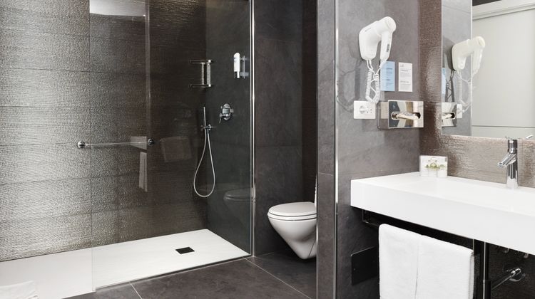 City Hotel & Suites Suite