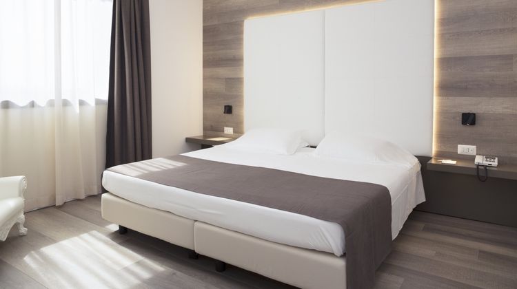 City Hotel & Suites Suite