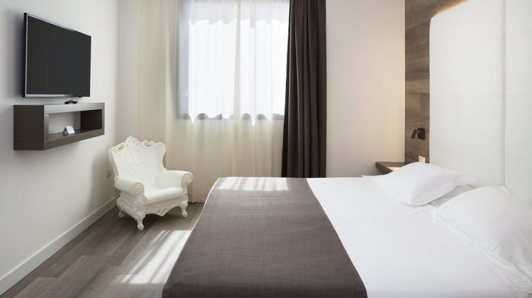 City Hotel & Suites Suite