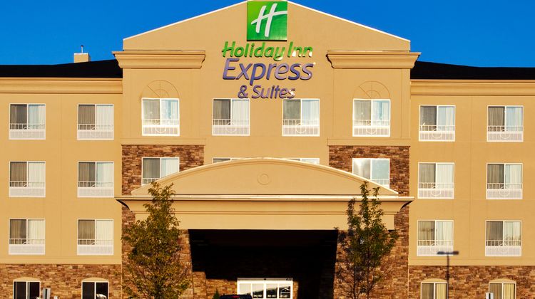 Holiday Inn Express Hotel & Suites Exterior
