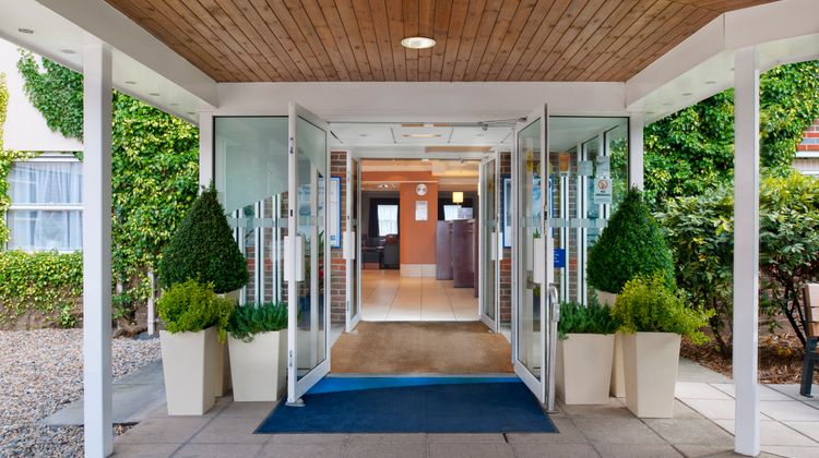 Holiday Inn Express York Exterior