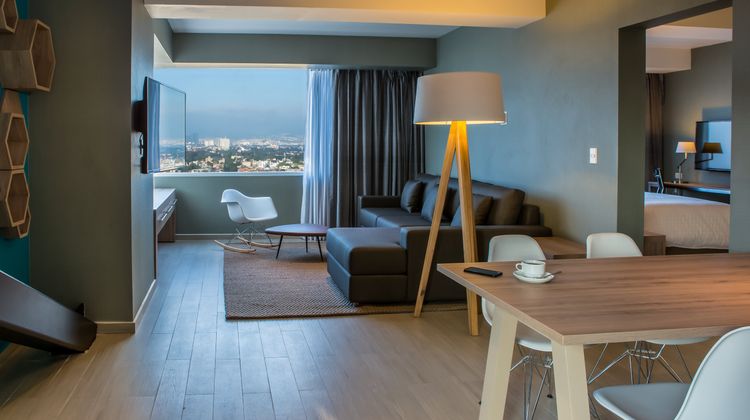 Fiesta Inn CDMX Forum Buenavista Suite