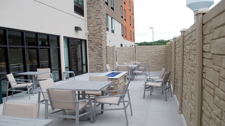 <b>Holiday inn Express & Suites White Hall Lobby</b>. Images powered by <a href="https://www.leonardoworldwide.com/" title="Leonardo Worldwide" target="_blank">Leonardo</a>.