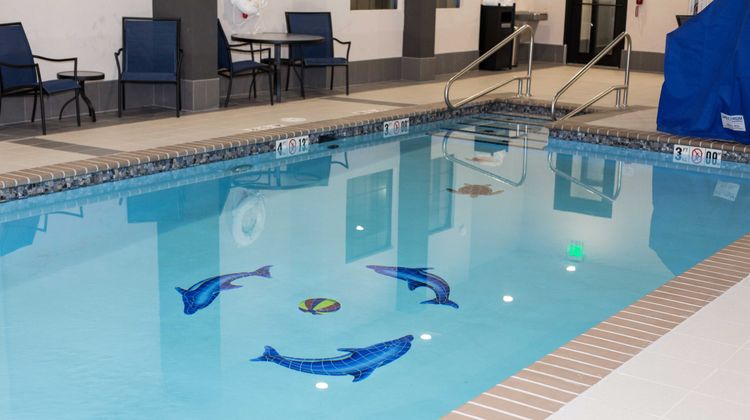Holiday Inn Express Hotel & Stes SE I-35 Pool