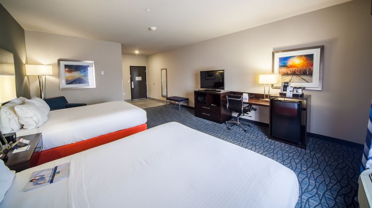 Holiday Inn Express Hotel & Stes SE I-35 Room