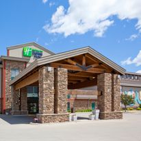 Holiday Inn Express Hotel & Suites