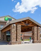 Holiday Inn Express Hotel & Suites