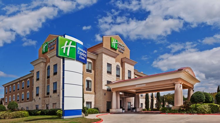 Holiday Inn Express Hotel & Suites Exterior