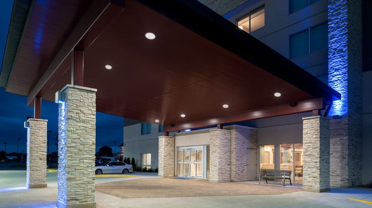 Holiday Inn Express/Suites Kingdom City Exterior