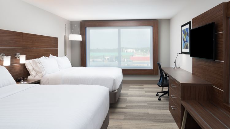 Holiday Inn Express/Suites Kingdom City Room