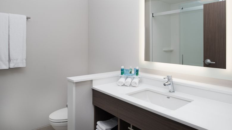 <b>Holiday Inn Express/Suites Kingdom City Room</b>. Images powered by <a href="https://www.leonardoworldwide.com/" title="Leonardo Worldwide" target="_blank">Leonardo</a>.