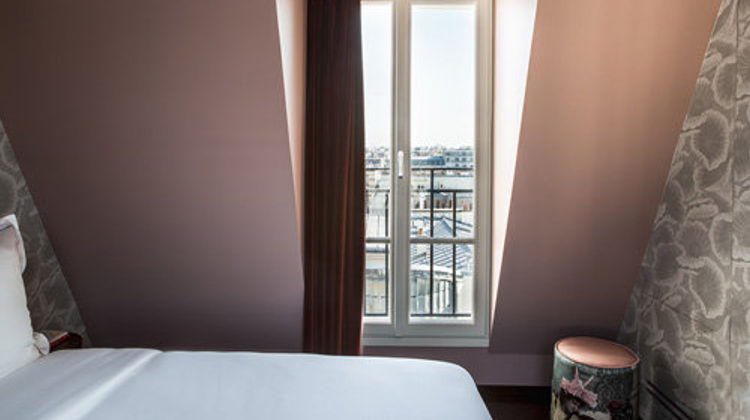 Hotel du Rond-Point des Champs Elysees Room