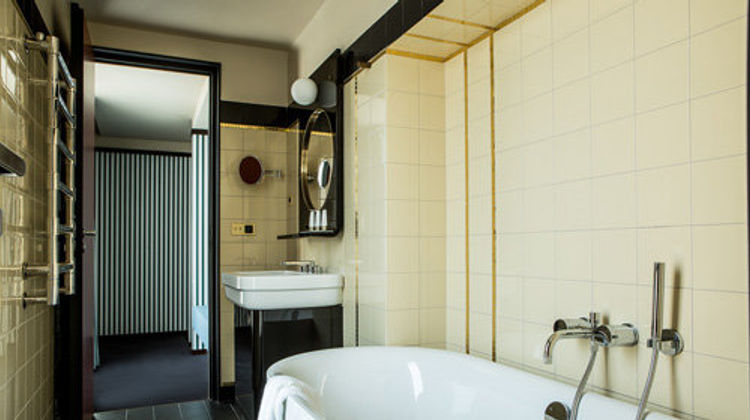 Hotel du Rond-Point des Champs Elysees Room