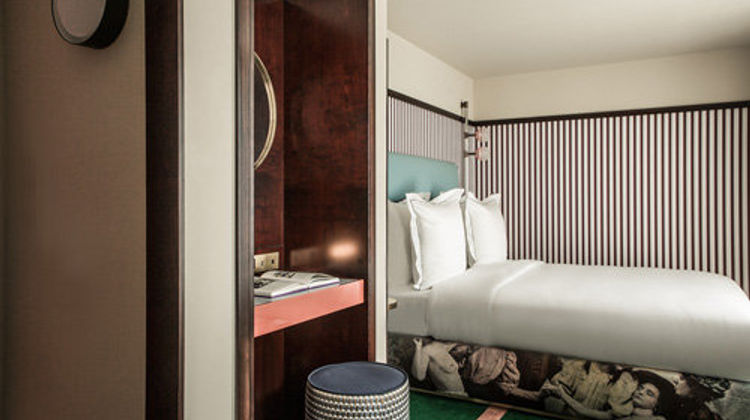 Hotel du Rond-Point des Champs Elysees Room