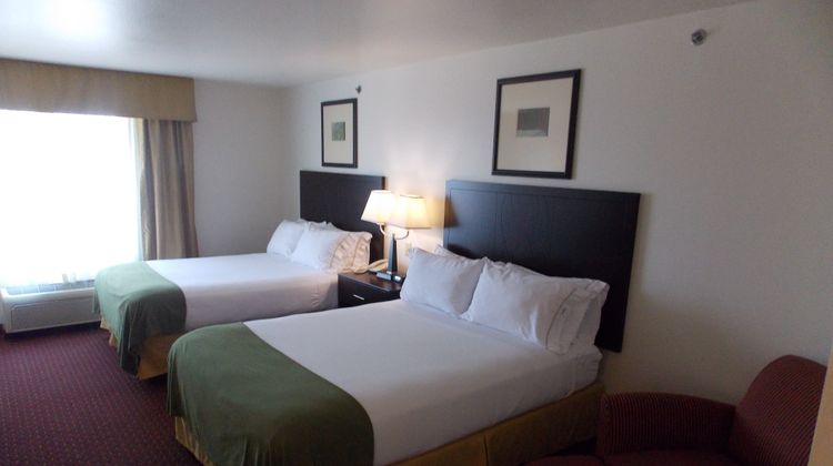 Holiday Inn Express Syracuse Fairgrounds Room