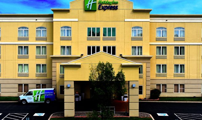 Holiday Inn Express Syracuse Fairgrounds Exterior