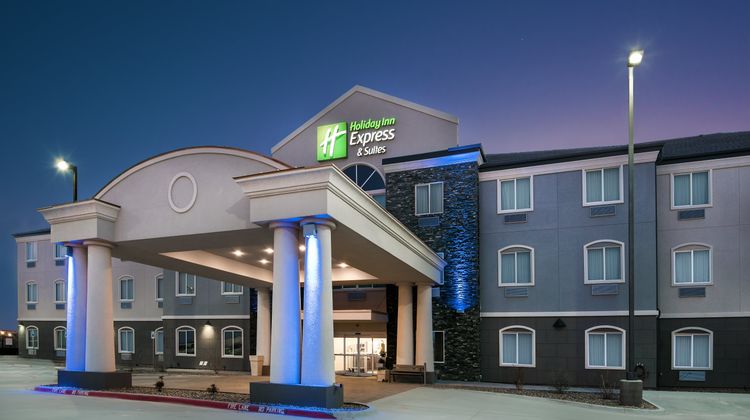 Holiday Inn Express Hotel & Suites Exterior