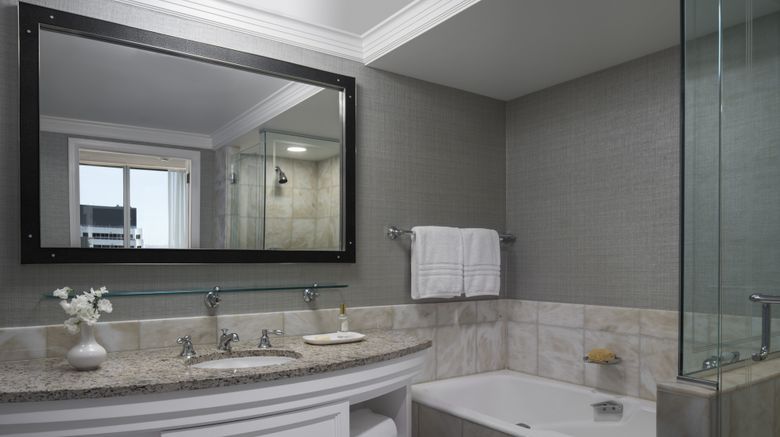 <b>Four Seasons Hotel San Francisco Room</b>. Images powered by <a href="https://www.leonardoworldwide.com/" title="Leonardo Worldwide" target="_blank">Leonardo</a>.