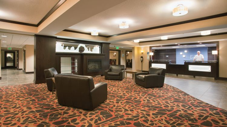 Holiday Inn Express Hotel & Suites Lobby