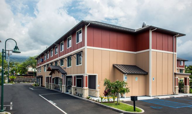 Holiday Inn Express Hotel & Suites Exterior