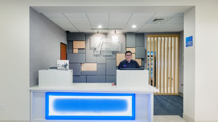 Holiday Inn Express & Stes Memorial Park Lobby