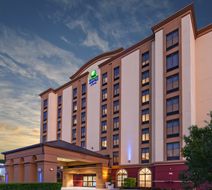 Holiday Inn Express & Stes Memorial Park Exterior