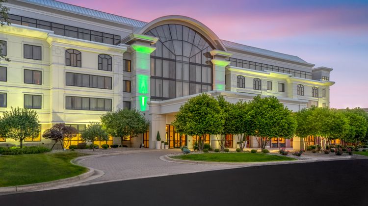 Holiday Inn at Roberts Centre Exterior