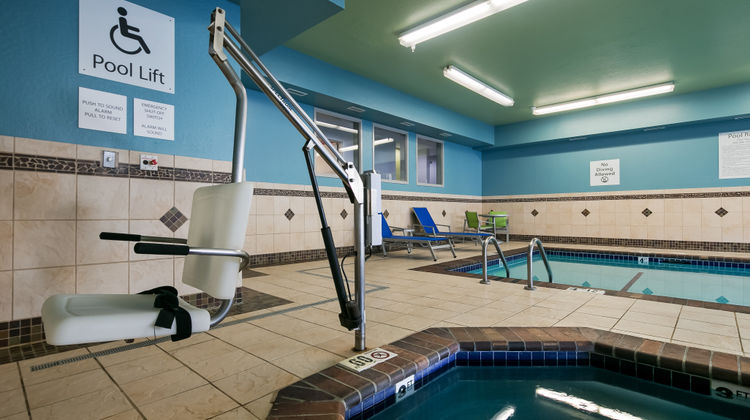 Holiday Inn Express & Suites Everett Pool