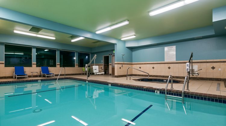 Holiday Inn Express & Suites Everett Pool