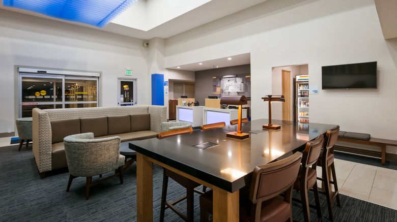 <b>Holiday Inn Express & Suites Everett Exterior</b>. Images powered by <a href="https://www.leonardoworldwide.com/" title="Leonardo Worldwide" target="_blank">Leonardo</a>.