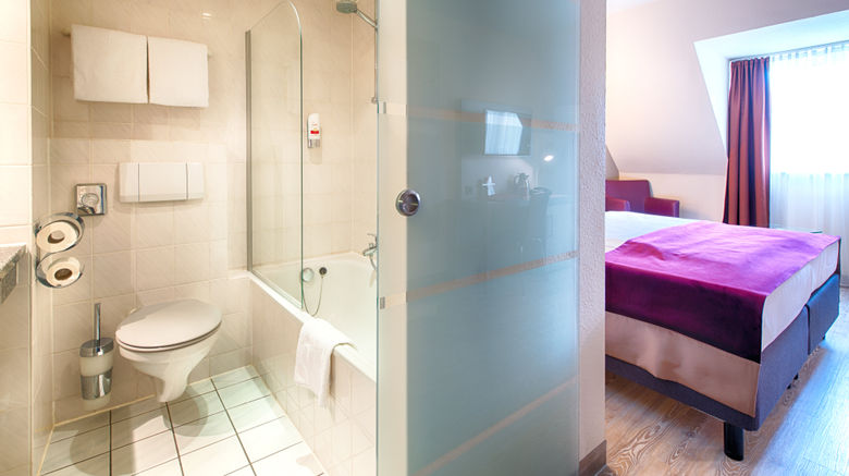 <b>Leonardo Hotel Mannheim-Ladenburg Room</b>. Images powered by <a href="https://www.leonardoworldwide.com/" title="Leonardo Worldwide" target="_blank">Leonardo</a>.
