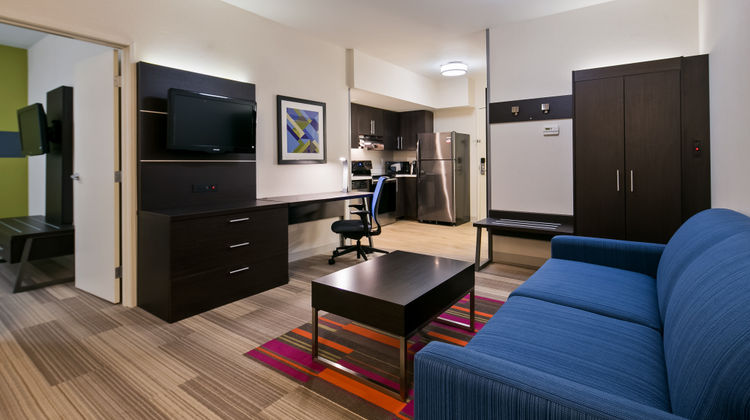Holiday Inn Express & Suites Everett Room