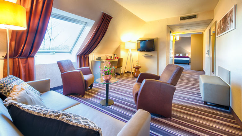 <b>Leonardo Hotel Mannheim-Ladenburg Suite</b>. Images powered by <a href="https://www.leonardoworldwide.com/" title="Leonardo Worldwide" target="_blank">Leonardo</a>.