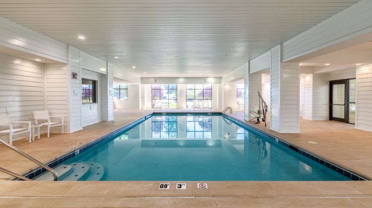 Holiday Inn at Roberts Centre Pool