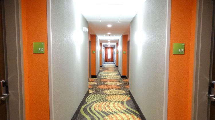 Holiday Inn Covington Lobby