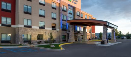 Holiday Inn Express Hotel & Suites Exterior