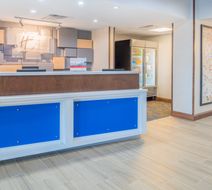 Holiday Inn Express Hotel & Suites Lobby