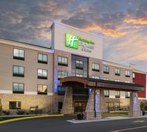 Holiday Inn Express Hotel & Suites Exterior