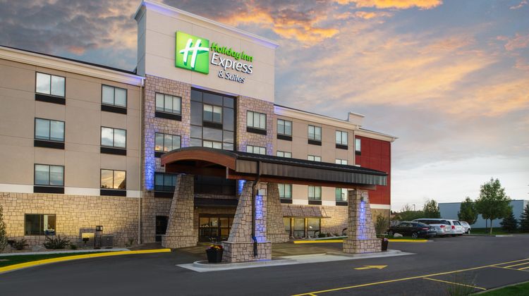 Holiday Inn Express Hotel & Suites Exterior
