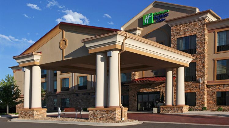 Holiday Inn Express Hotel & Suites Exterior