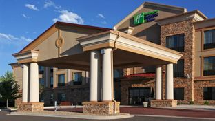 Holiday Inn Express Hotel & Suites